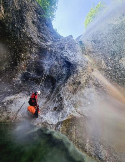 Adventurous canyoning for advanced participants in Fischbachklamm, Salzburg: Enjoy thrills with up to 30-meter-high waterfalls. Bluntautal - Canyoning in Salzburg with Paul Murray.