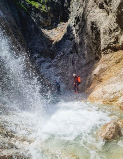 Fischbachklamm - Bluntautal - Canyoning in Salzburg mit Paul Murray. Breathtaking waterfalls and rock formations in Fischbachklamm, Bluntautal, Salzburgerland - an adventure for fearless explorers.