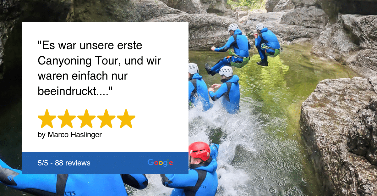 Canyoning für Anfänger in der Almbachklamm – Ein unvergesslicher Sprung! Beim Sprung während einer Einsteiger Canyoning Tour in der Almbachklamm, Salzburg.
