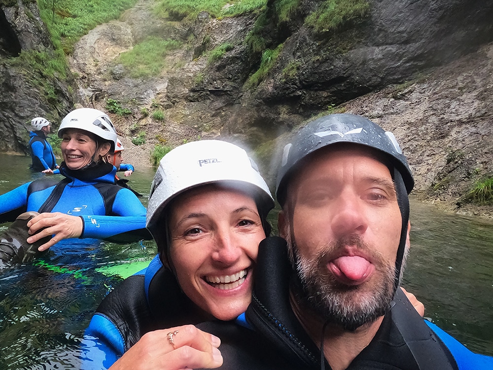 Guided canyoning in Salzburg - nature & action for couples in the Strubklamm gorge Couple taking a selfie while canyoning in the Strubklamm gorge - unforgettable nature moments and action in Salzburgerland. Canyoning photos and videos at Paul Murray Canyoning Tours Salzburg are free of charge.
